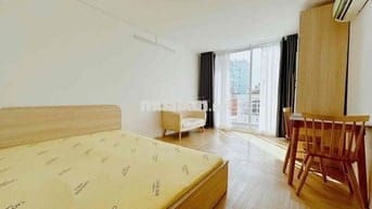 Căn hộ full nội thất ban công máy giặt riêng ngay Huỳnh Văn Bánh