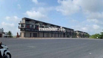 CHO THUÊ NHÀ:
TRỆT 1 LỬNG 2 LẦU MỚI 100 %
- MẶT TIỀN NAM LONG CENTRAL