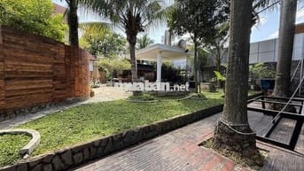 Cho thuê mặt bằng 800m2 ngay 10 gần ngay vòng xoay Hiệp Thành 3