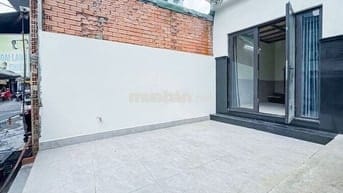 Mặt bằng 1 trệt 1 lửng, có chỗ ở lại, wc riêng. Đường ô tô, sân vỉa hè
