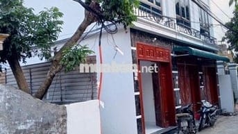 Cho thuê nhà 3 tầng 1 tum tại Phượng Đồng cách đại học TDTT 1km