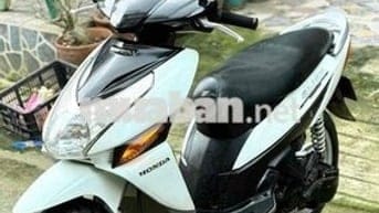 Xe tay ga Honda Click màu trắng đã qua sử dụng