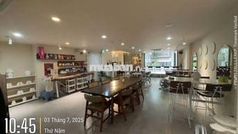 Cho thuê văn phòng mặt tiền đường Cộng Hòa, diện tích 250m²