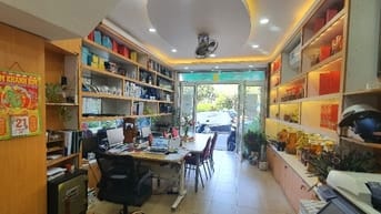Chính chủ cho thuê showroom mặt tiền khu Hà Đô Quận 10