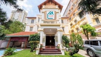 Cho thuê biệt  thự mặt tiền Nguyễn Văn Hưởng, Phường Thảo Điền, Quận 2