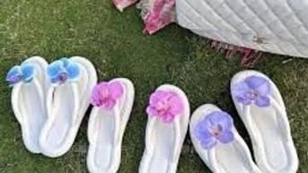 10 dép kẹp đi biển hot mùa hè, thoải mái và thời trang
