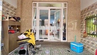 - Chủ cần tiền xoay vốn, bán gấp nhà, sổ riêng ở Tân Phú Trung 800tr