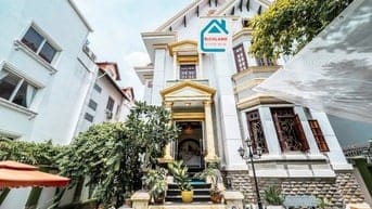 Biệt thuê biệt thự Sân Vườn Nguyễn Văn Hưởng, P.Thảo Điền, Q2(2.300m2)