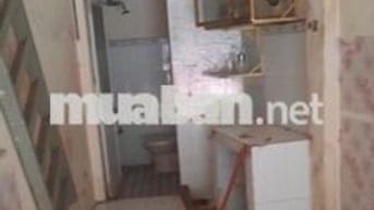 Nhà mặt tiền nhựa có 1 lầu  sạch sẽ thoáng mát