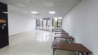 CHO THUÊ MẶT BẰNG TẠI TẦNG 2 NHÀ MẶT PHỐ PHẠM VĂN ĐỒNG. DT 70M²