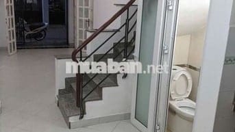 Nhà mặt tiền, 3m x 11m, 1 trệt + 3 lầu, đường Nguyễn Hiền, Q.3