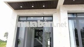 Chính Chủ bán gấp nhà 3 lầu ngay chợ Rạch Kiến , DT826 , shr