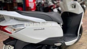 Xe máy Honda Lead màu trắng sản xuất 2013