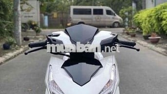 xe honda  click nhập  2018 màu trắng đen mới 98%