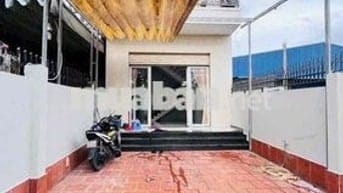 NHÀ RỘNG GẦN TRƯỜNG CẤP 1..2..3. TRỆT 2 LẦU 4PN 3WC. SÂN XE TẢI
