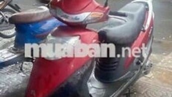 Attila chân bấm rất đẹp