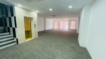 Cho thuê 1 trệt 1 lửng 1 lầu mặt tiền shophouse khu đô thị Vạn Phúc.