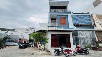 GIẢM GIÁ BÁN 5,5 TỶ NHÀ 3 TẦNG FULL NỘI THẤT GỖ- ĐƯỜNG 10M