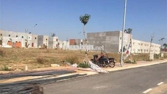 BỎ 800 TRIỆU GIỮ ĐẤT VÀNG NGAY KCN TÂN UYÊN DT LÊN TỚI 350M2