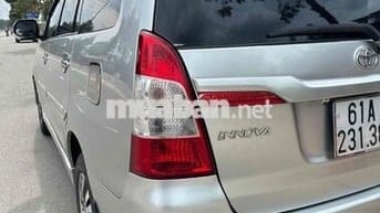 nhà tôi bán lại Innova 2015 E -so san 128000 km