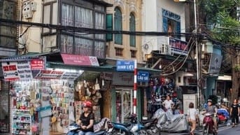 Cho Thuê Nhà Cũ Trong Ngõ Phố Cầu Gỗ Vị Trí Trung Tâm Hoàn Kiếm, Phù H