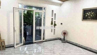 Nhà ơ riêng lẻ, 100m2, sân cổng riêng, đủ tiện nghi, đường Thành Tô