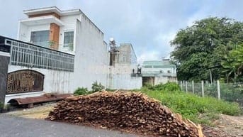 CHỐT NHANH LÔ ĐẤT ĐẸP GIÁ TỐT 890TR DT 110m2  NGAY TRUNG TÂM TÂN UYÊN