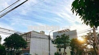 Cần bán lô góc ngã tư đối diện chưng cư Hòa Xuân