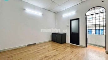 STUDIO BAN CÔNG - CỬA SỔ TRỜI  - NGAY NGÃ TƯ HÀNG XANH