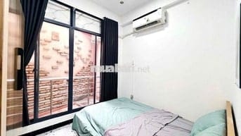 Căn hộ 2pn2wc, ban công thoáng mát, bàn ăn cho 4người, gần Quận 1,3,PN