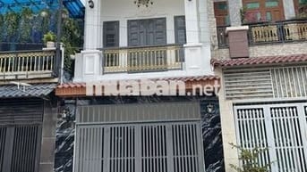 BÁN gấp nhà Dĩ An, 67m, giá 4.35 tỷ,  đường 10m, 2 tầng, 4 PN, 3 WC.