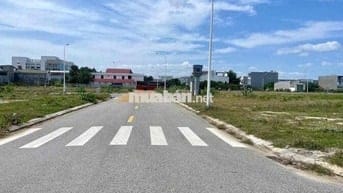 Bán gấp lô đất KDC chợ Đức Hoà, sổ riêng, tiện ích đầy đủ