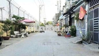 Nhà nguyên căn 2 lầu 2 phòng ngủ 1 phòng nhỏ để đồ. 2 WC