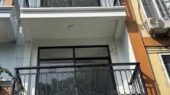 Cho thuê nhà mặt hồ 419 Lĩnh Nam