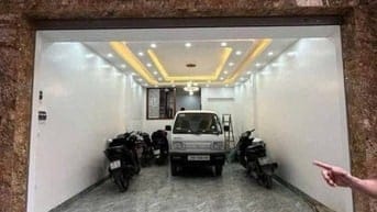 Bán nhà gần vòng xuyến Hoàng Quốc Việt, gần mặt phố 30m, ô tô vào nhà