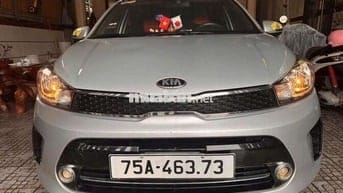 Kia Soluto 2020 số sàn 5 chỗ màu bạc