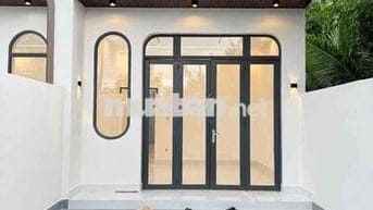 Nhà cấp 4 mới, kiểu hiện đại, ô tô đậu trong sân, gần cầu cần thơ