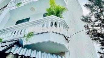 Pass hợp đồng còn 6 tháng nhà 4pn 3wc vị trí đẹp đường Quang Trung