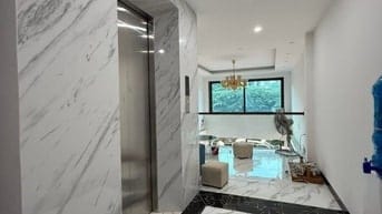 Toà nhà VP mới đẹp, vỉa hè, kinh doanh, ô tô tránh, thang máy xịn