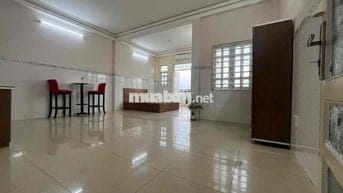 Căn hộ mini Ban công lớn Pham Thế Hiển Q8 rộng 38m2 Full nội thất