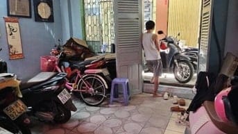 Chỉ 6,2đ Quận 5, 68m2 đủ trên sổ, hẻm 3 gác cách MT 30m, tiện xây mới.