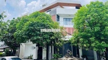 Bán biệt thự ngang 9 dai 15 giá 12 tỷ 7,lô góc 2 mặt tiền dd công viên