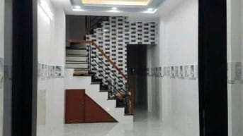 Cho thuê nhà nguyên căn MT chợ Nhật Tảo, P4, Q10. DT 3x11m, 2 lầu, 5P
