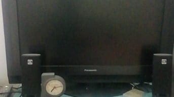 BÁN THỢ: Tivi Panasonic cũ, 32 inch, không internet. 