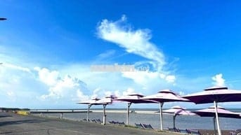ô tô tới đất 10x50 có 100 thổ cư ngay khu du lịch Biển