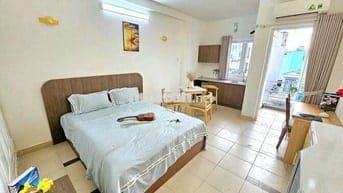 PHÒNG FULL NỘI THẤT CỬA SỔ BAN CÔNG THOÁNG Ở BÌNH THẠNH GIÁP Q1,Q3