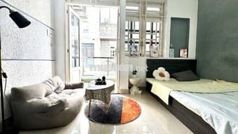 STUDIO BAN CÔNG CỰC THOÁNG, ĐẦY ĐỦ NỘI THẤT