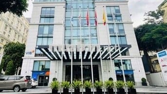 Cho thuê tòa nhà văn phòng TT Cầu Giấy. DT 300m2, MT 22m, XD 6T +1H