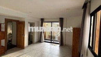 Cho thuê nhà mặt tiền đường Độc Lập, dt 7x20 trệt 3 lầu