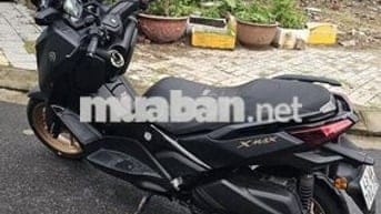 Xe máy Yamaha XMAX 300 màu đen 2024